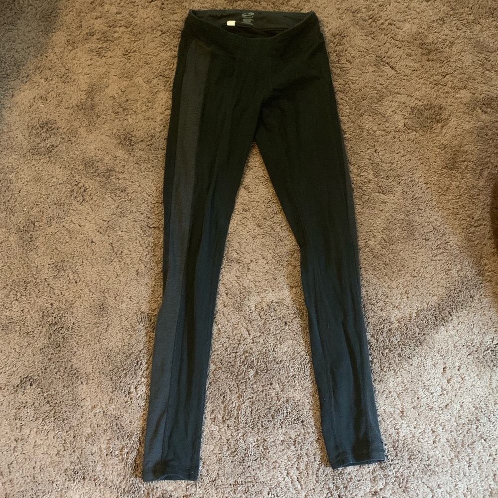 Black leggings with gray stripe